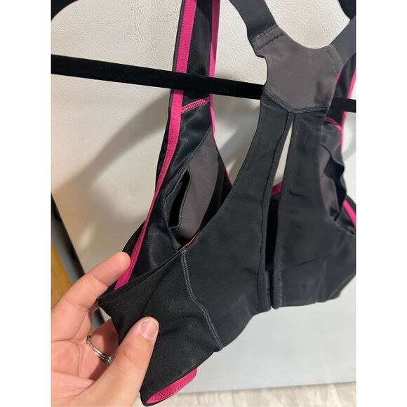 Under Armour Black Bra Woman’s Size 34C Heat Gear - Picture 10 of 16